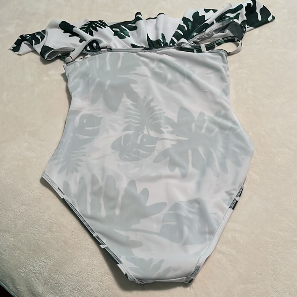 NWOT Leaf Print Convertible Top One Piece Swimsuit Size S - Picture 8 of 9